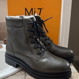 Mi Olive Lace-Up Women's Boots